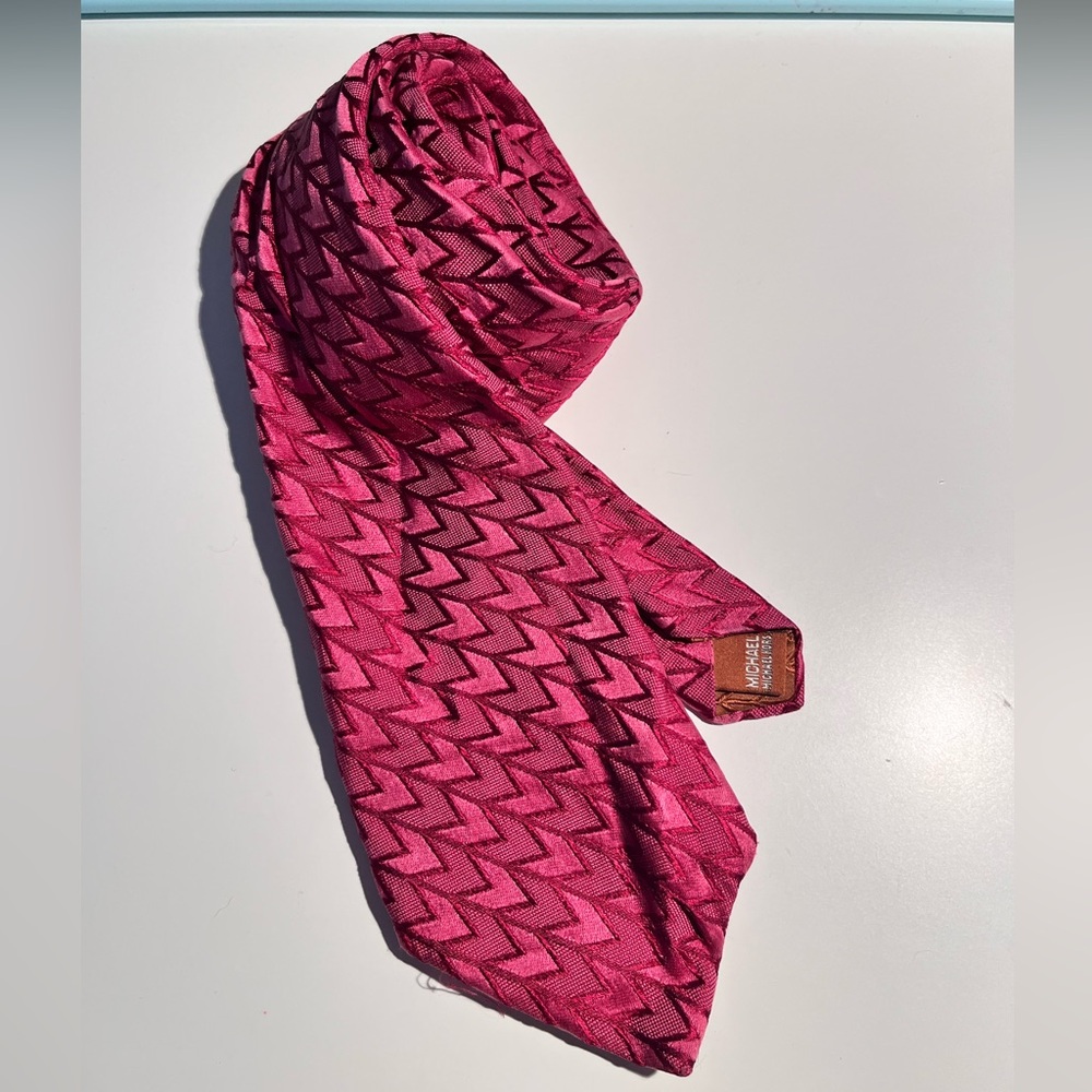 Michael Kors Pink/Red geometric pattern Silk tie